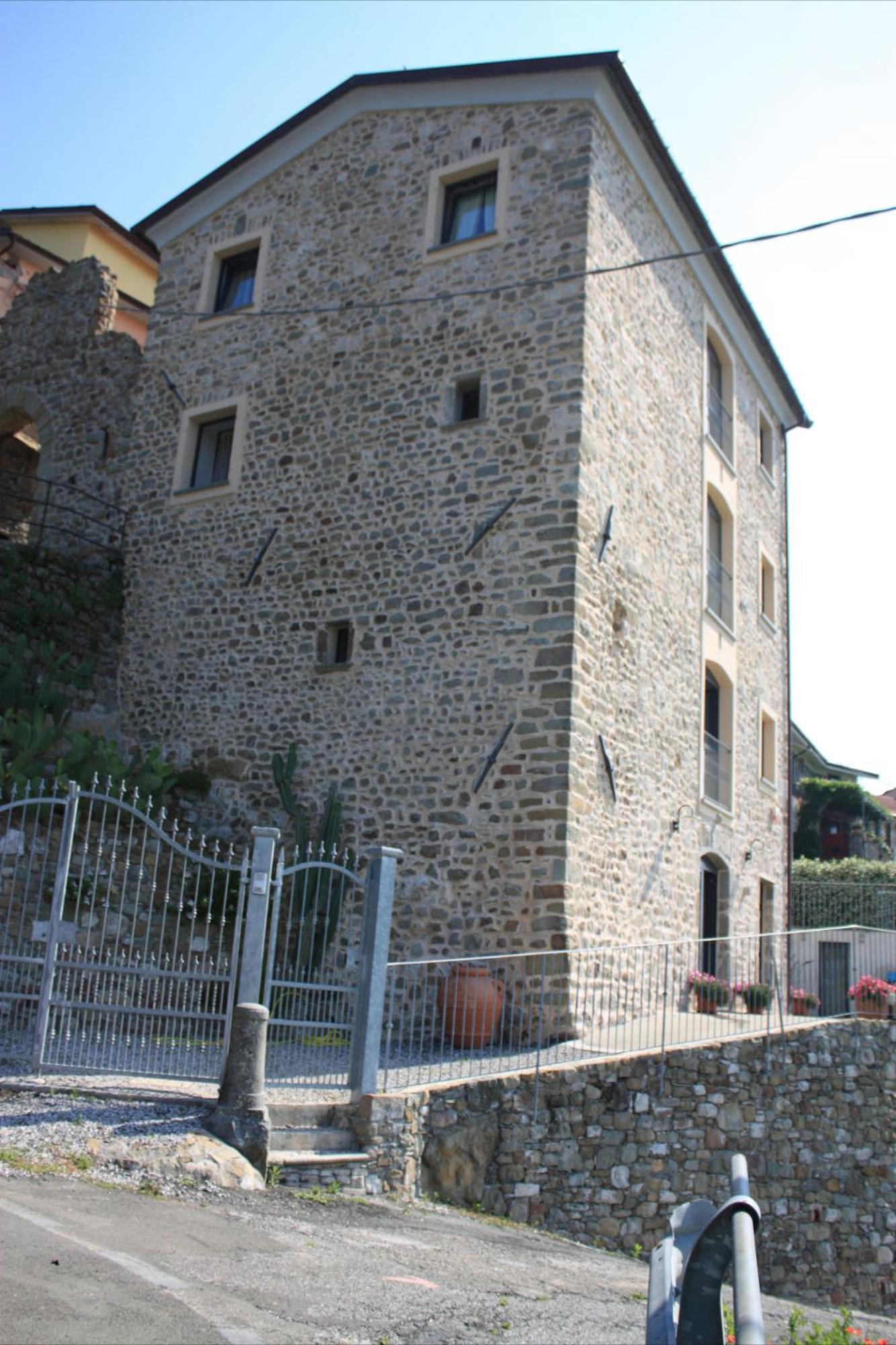 Al Castello Da Annamaria Guest House Beverino Exterior foto